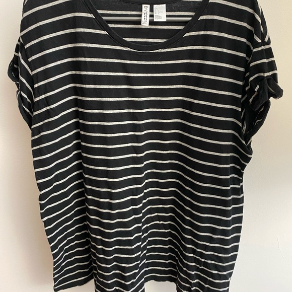 Divided simple shirt - Picture 1 of 3